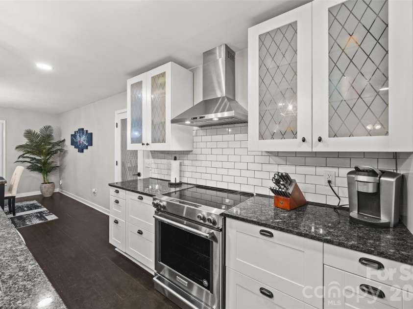 13 Bald Eagle Road, Lake Wylie, SC 29710.  MLS# CAR4387619, YatesRealty ID 49266. Gourmet Kitchen