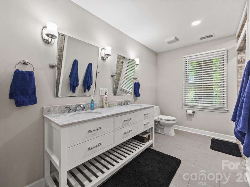 13 Bald Eagle Road, Lake Wylie, SC 29710.  MLS# CAR4387619, YatesRealty ID 49266. Primary Bathroom