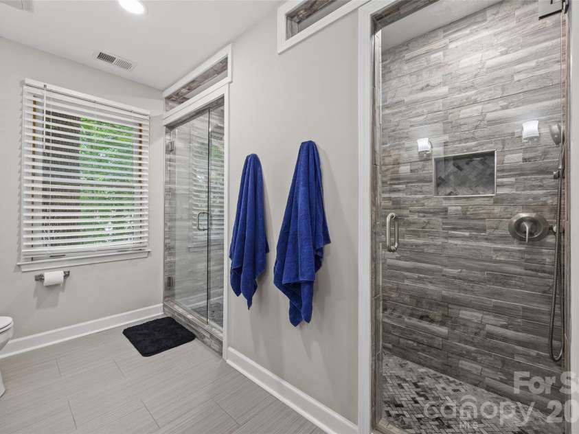 13 Bald Eagle Road, Lake Wylie, SC 29710.  MLS# CAR4387619, YatesRealty ID 49266. Primary Bathroom