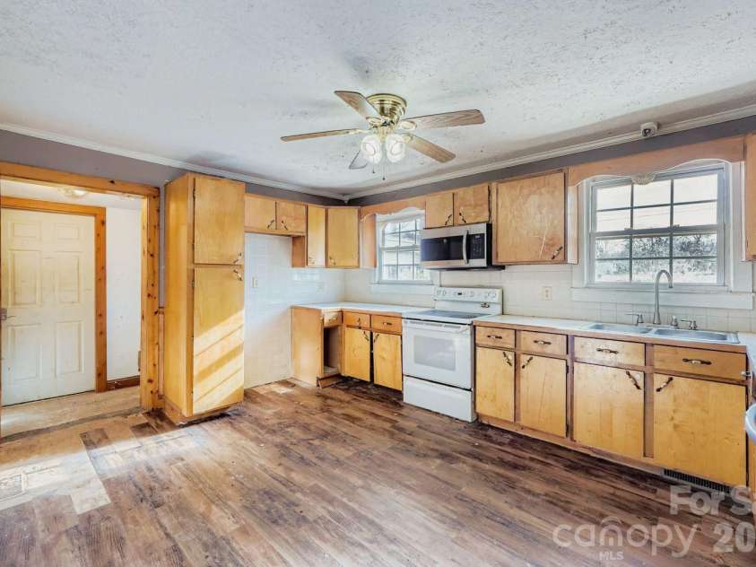 901 Klondale Street, China Grove, NC 28023.  MLS# CAR4336467, YatesRealty ID 4927. Kitchen