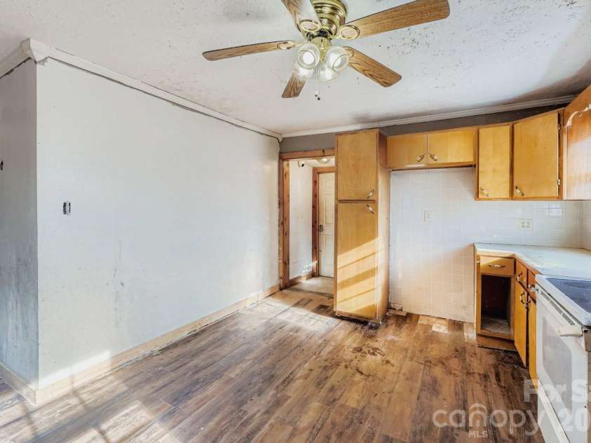 901 Klondale Street, China Grove, NC 28023.  MLS# CAR4336467, YatesRealty ID 4927. Kitchen