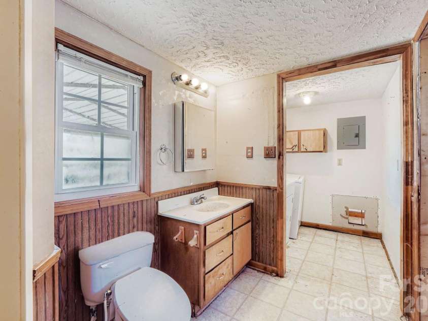 901 Klondale Street, China Grove, NC 28023.  MLS# CAR4336467, YatesRealty ID 4927. Primary Bath