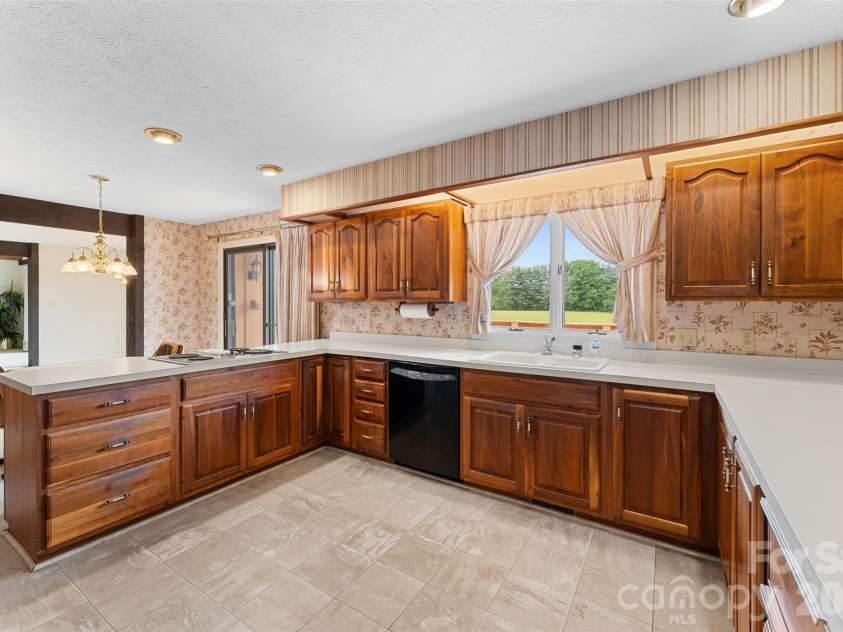 99 Odonald Road, Asheville, NC 28806.  MLS# CAR4326720, YatesRealty ID 4927. 