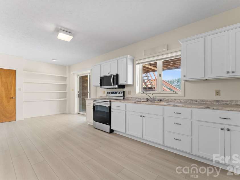 99 Odonald Road, Asheville, NC 28806.  MLS# CAR4326720, YatesRealty ID 4927. 