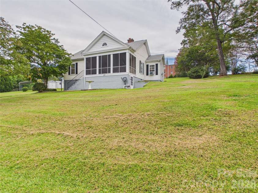 107 Mimosa Avenue, Rhodhiss, NC 28630.  MLS# CAR4421754, YatesRealty ID 49271. 