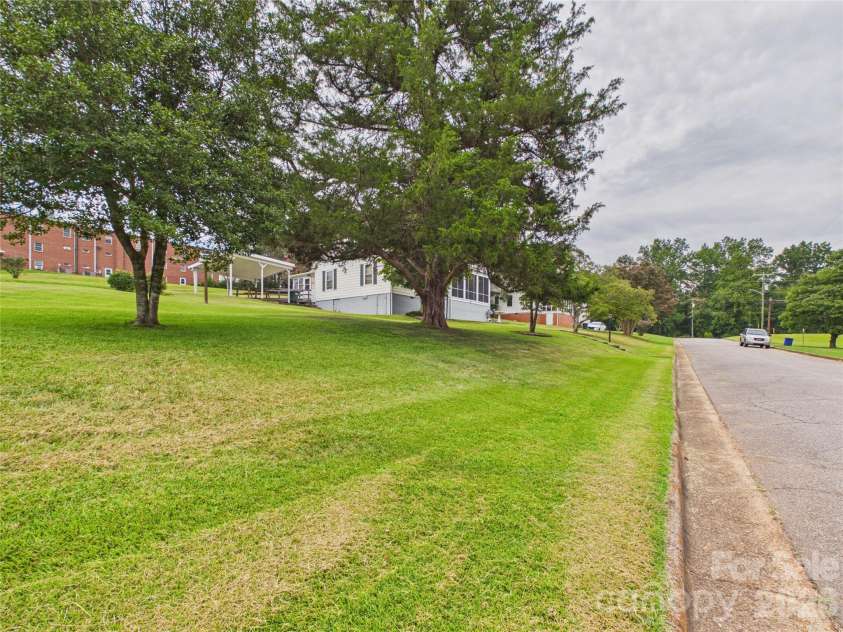 107 Mimosa Avenue, Rhodhiss, NC 28630.  MLS# CAR4421754, YatesRealty ID 49271. 