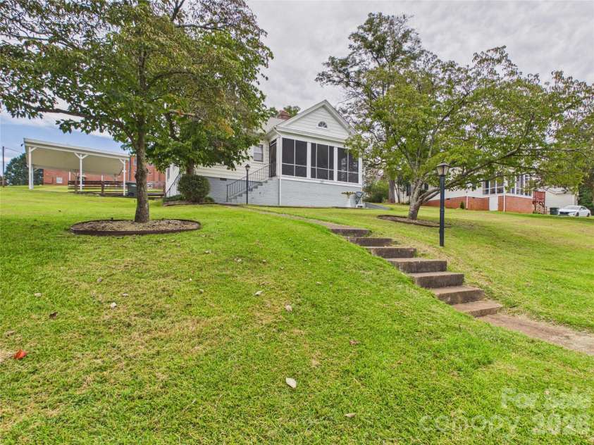 107 Mimosa Avenue, Rhodhiss, NC 28630.  MLS# CAR4421754, YatesRealty ID 49271. 