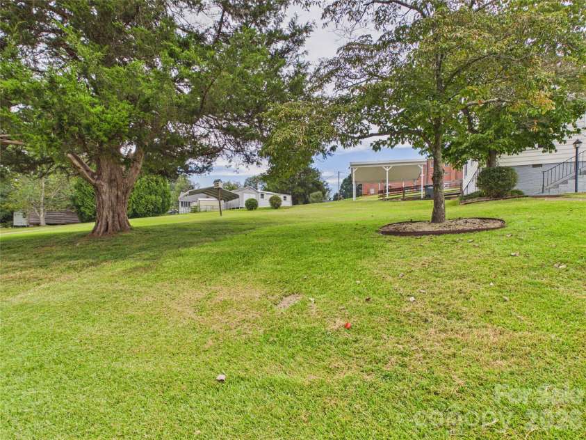 107 Mimosa Avenue, Rhodhiss, NC 28630.  MLS# CAR4421754, YatesRealty ID 49271. 