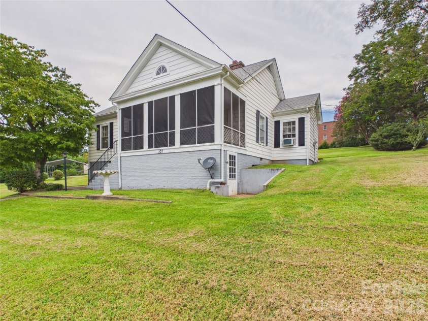 107 Mimosa Avenue, Rhodhiss, NC 28630.  MLS# CAR4421754, YatesRealty ID 49271. 