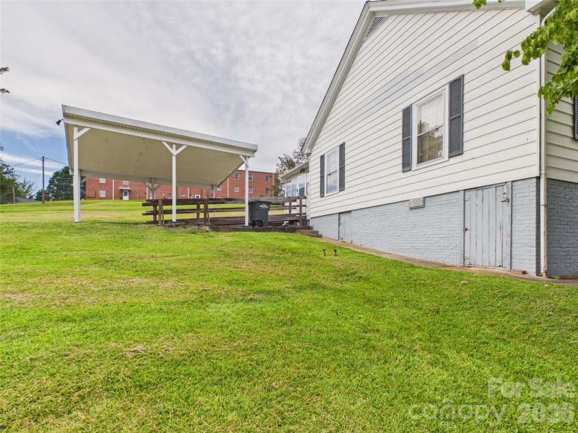 107 Mimosa Avenue, Rhodhiss, NC 28630.  MLS# CAR4421754, YatesRealty ID 49271. 
