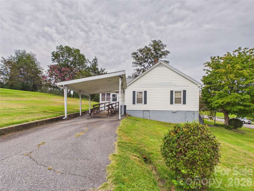 107 Mimosa Avenue, Rhodhiss, NC 28630.  MLS# CAR4421754, YatesRealty ID 49271. 