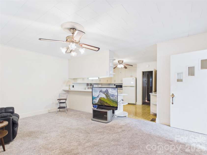 107 Mimosa Avenue, Rhodhiss, NC 28630.  MLS# CAR4421754, YatesRealty ID 49271. 
