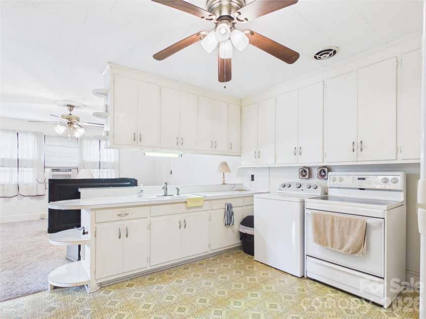 107 Mimosa Avenue, Rhodhiss, NC 28630.  MLS# CAR4421754, YatesRealty ID 49271. 
