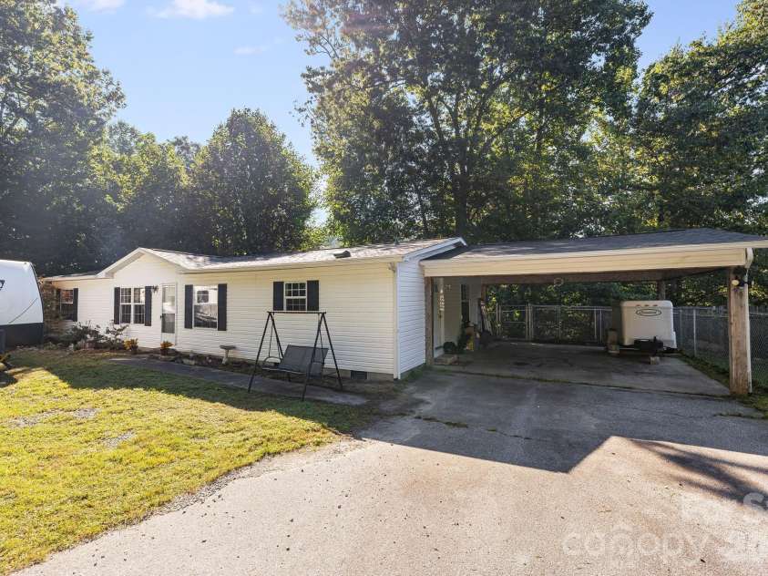 96 Fallswood Court, Hendersonville, NC 28739.  MLS# CAR4422218, YatesRealty ID 49273. Front yard