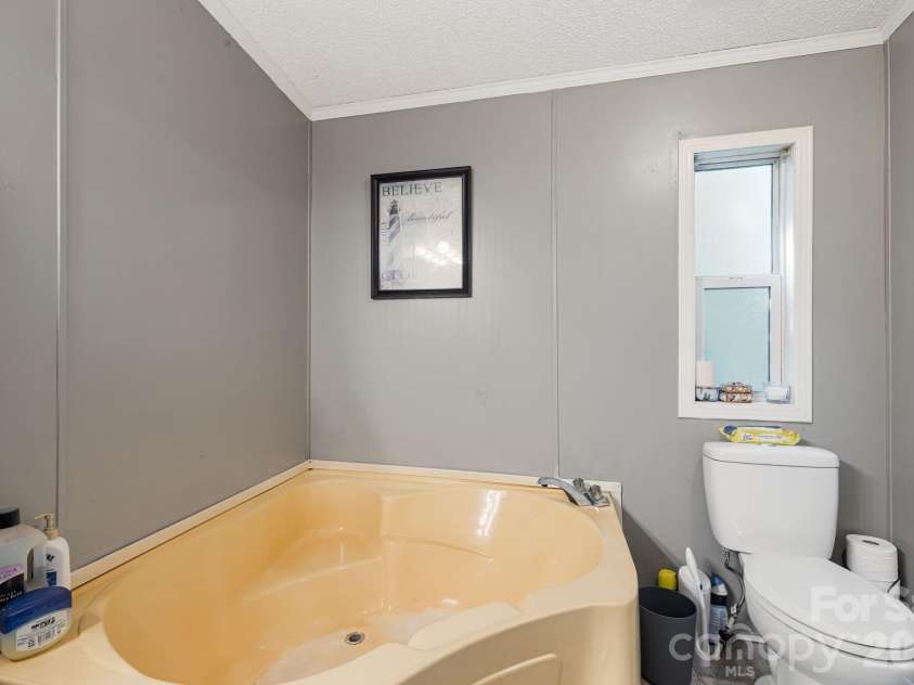 96 Fallswood Court, Hendersonville, NC 28739.  MLS# CAR4422218, YatesRealty ID 49273. Primary Bathroom