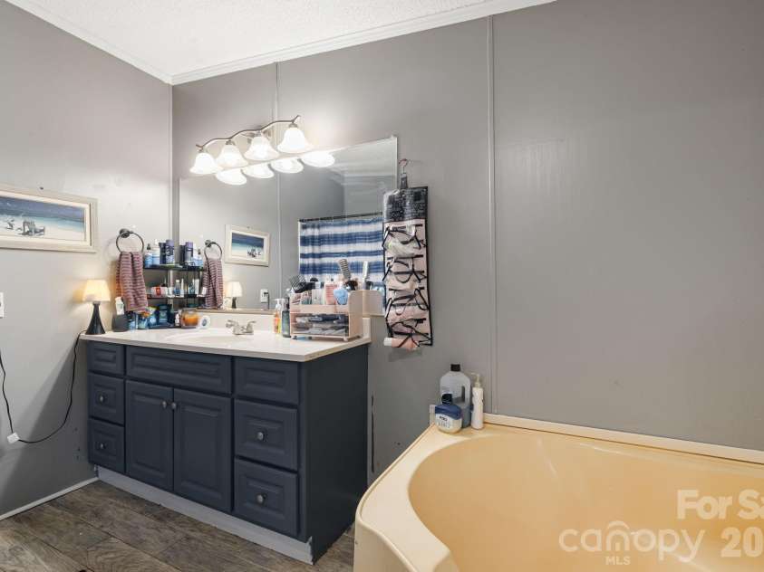 96 Fallswood Court, Hendersonville, NC 28739.  MLS# CAR4422218, YatesRealty ID 49273. Primary Bathroom