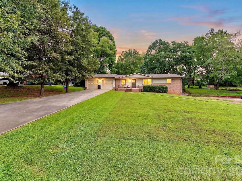 3333 Eastwood Avenue, Morganton, NC 28655.  MLS# CAR4422258, YatesRealty ID 49277. 