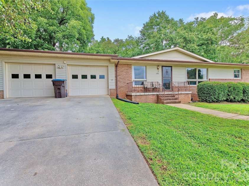 3333 Eastwood Avenue, Morganton, NC 28655.  MLS# CAR4422258, YatesRealty ID 49277. 