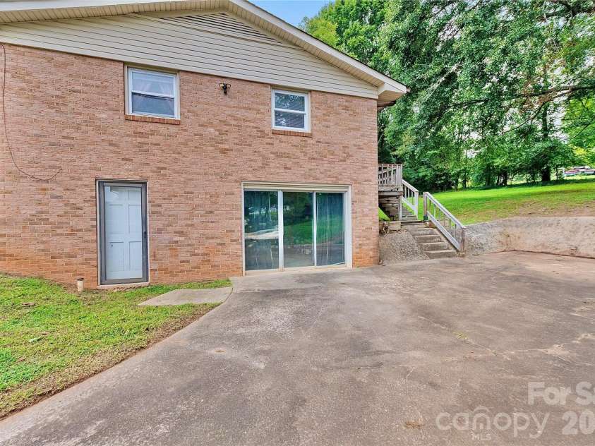 3333 Eastwood Avenue, Morganton, NC 28655.  MLS# CAR4422258, YatesRealty ID 49277. 