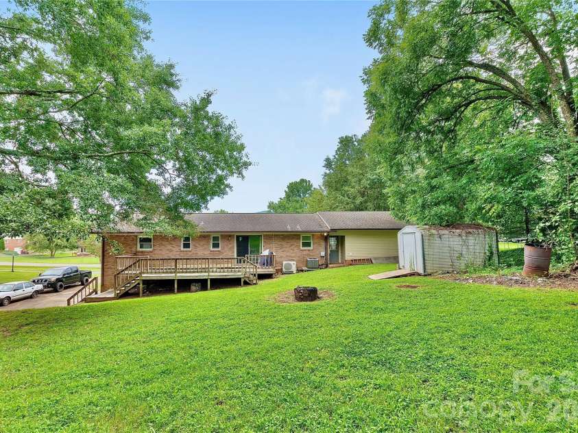 3333 Eastwood Avenue, Morganton, NC 28655.  MLS# CAR4422258, YatesRealty ID 49277. 