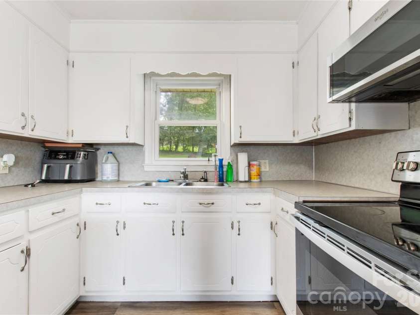 3333 Eastwood Avenue, Morganton, NC 28655.  MLS# CAR4422258, YatesRealty ID 49277. 