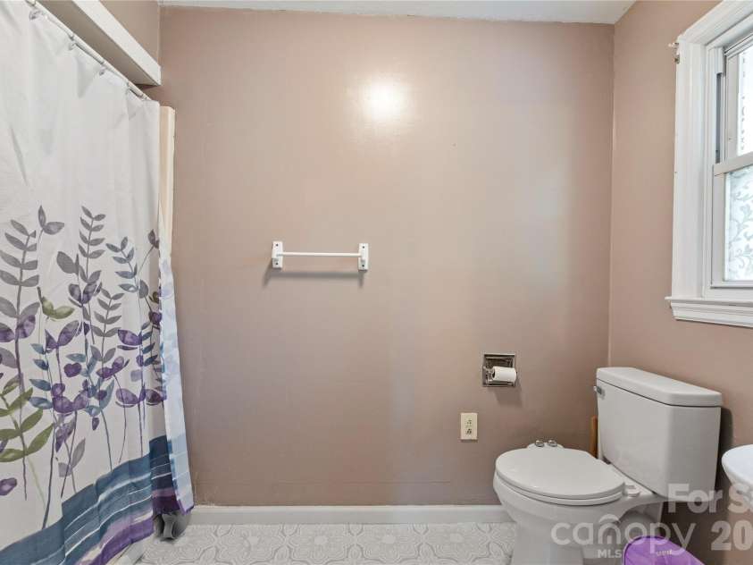 3333 Eastwood Avenue, Morganton, NC 28655.  MLS# CAR4422258, YatesRealty ID 49277. 