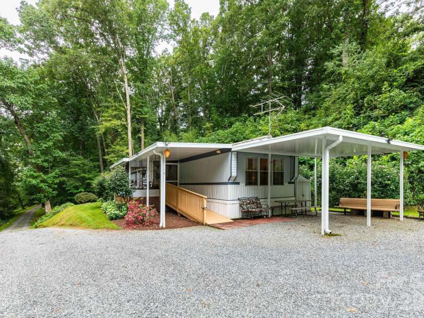 48 Melissa Lane, Leicester, NC 28748.  MLS# CAR4417154, YatesRealty ID 49278. 