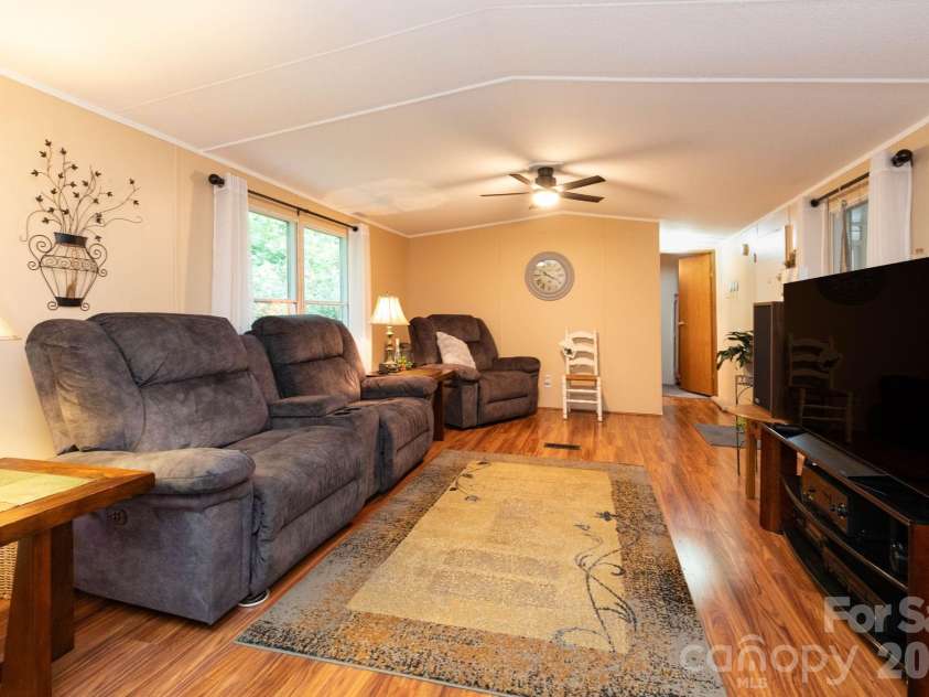 48 Melissa Lane, Leicester, NC 28748.  MLS# CAR4417154, YatesRealty ID 49278. 