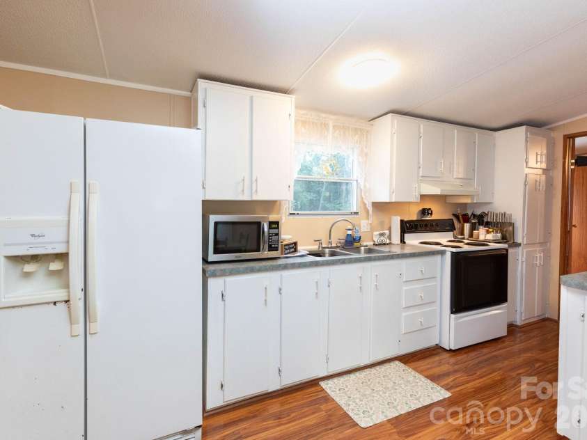 48 Melissa Lane, Leicester, NC 28748.  MLS# CAR4417154, YatesRealty ID 49278. 