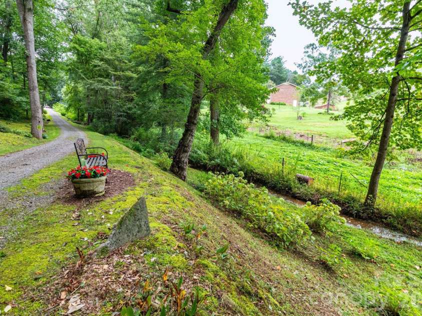 48 Melissa Lane, Leicester, NC 28748.  MLS# CAR4417154, YatesRealty ID 49278. 