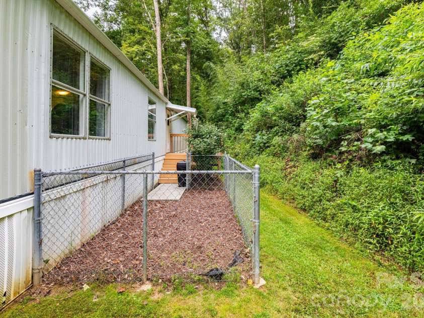 48 Melissa Lane, Leicester, NC 28748.  MLS# CAR4417154, YatesRealty ID 49278. 