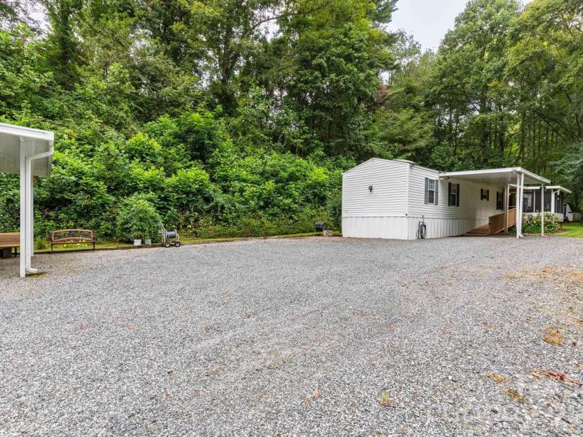 48 Melissa Lane, Leicester, NC 28748.  MLS# CAR4417154, YatesRealty ID 49278. 