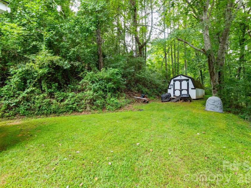 48 Melissa Lane, Leicester, NC 28748.  MLS# CAR4417154, YatesRealty ID 49278. 