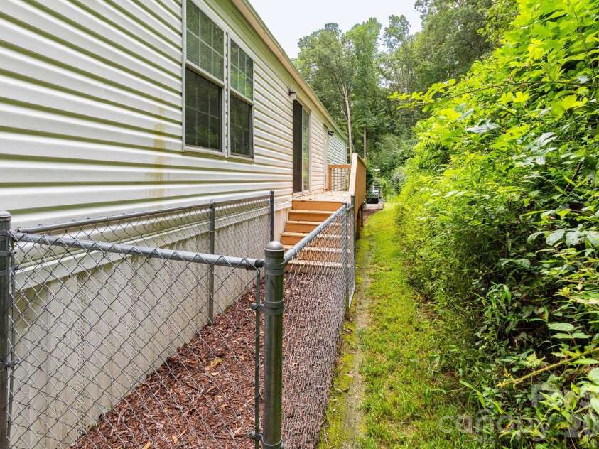 48 Melissa Lane, Leicester, NC 28748.  MLS# CAR4417154, YatesRealty ID 49278. 