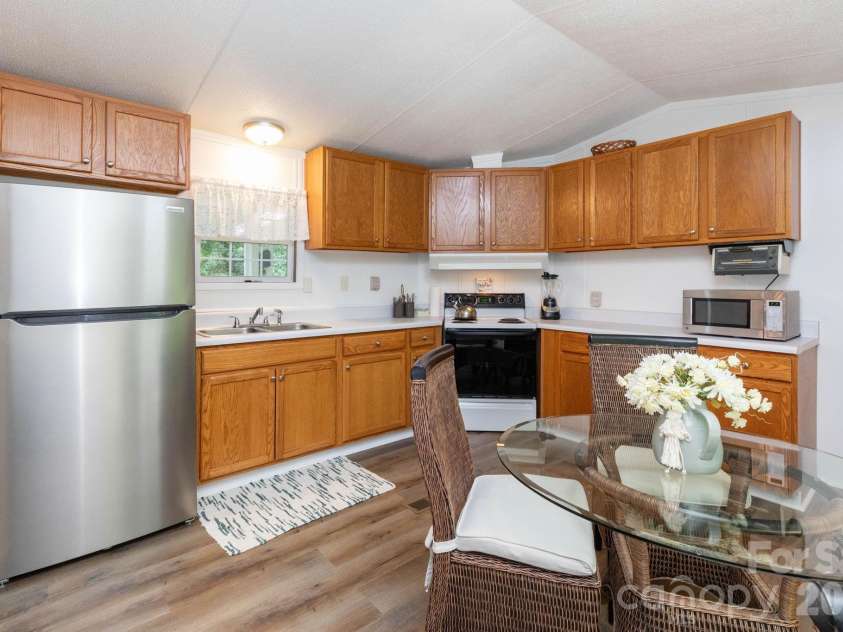 48 Melissa Lane, Leicester, NC 28748.  MLS# CAR4417154, YatesRealty ID 49278. 