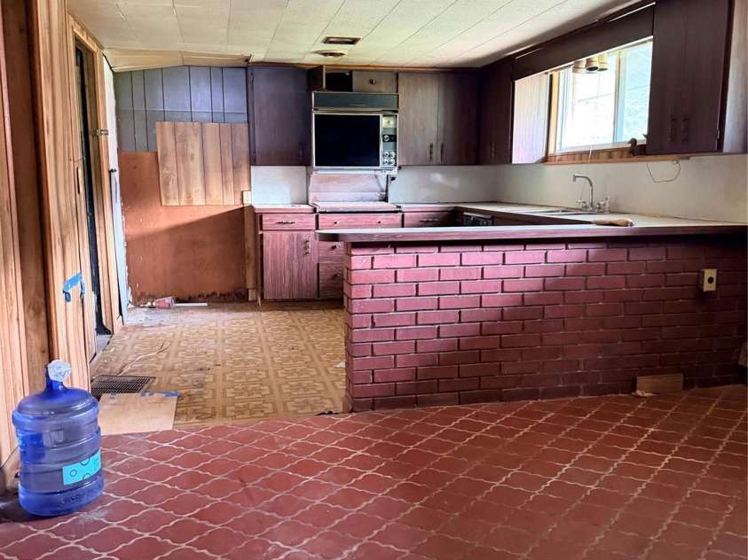 725 Tron Avenue, Valdese, NC 28690.  MLS# CAR4422280, YatesRealty ID 49279. 