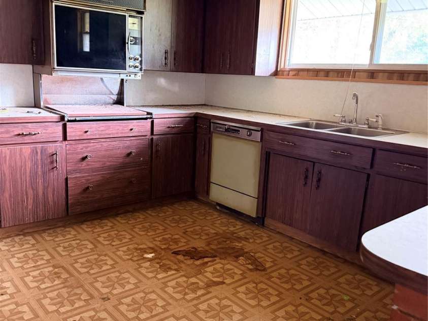 725 Tron Avenue, Valdese, NC 28690.  MLS# CAR4422280, YatesRealty ID 49279. 