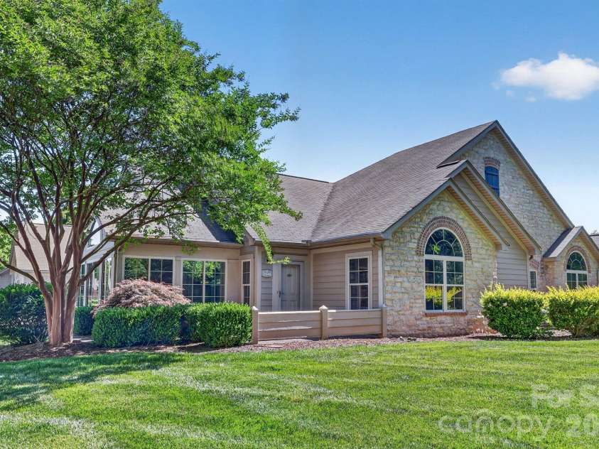 3546 Bank Court, Matthews, NC 28105.  MLS# CAR4320664, YatesRealty ID 4928. 
