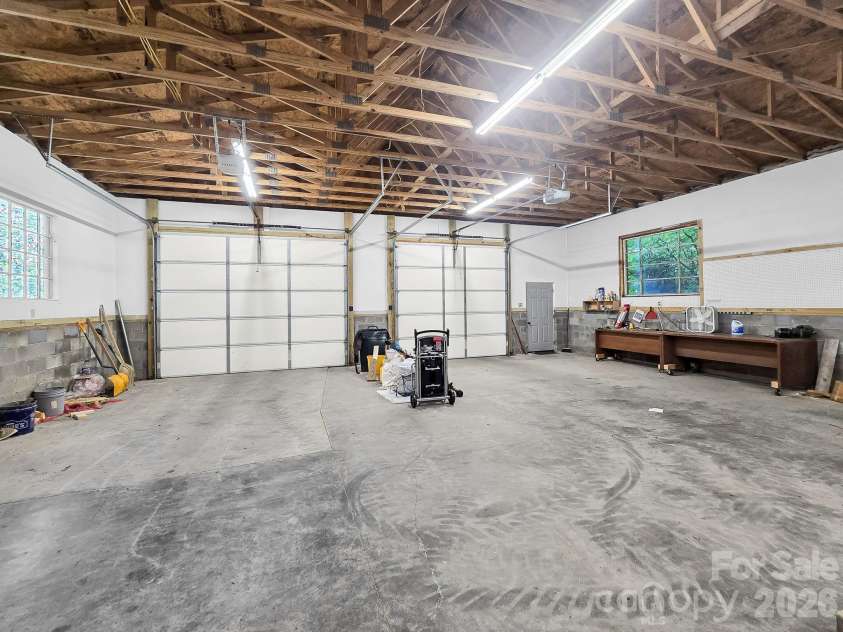 119 Mountain Bluff Trail, Hendersonville, NC 28792.  MLS# CAR4422233, YatesRealty ID 49280. 1400 SF detached garage workshop - serviced by it's own propane tank