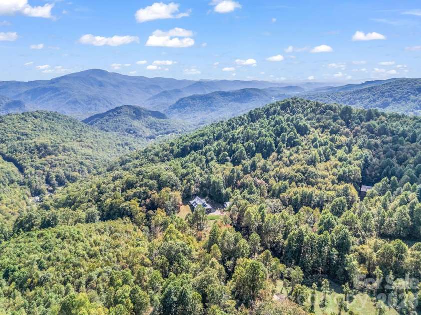 119 Mountain Bluff Trail, Hendersonville, NC 28792.  MLS# CAR4422233, YatesRealty ID 49280. Nestled in the Blue Ridge Mountains