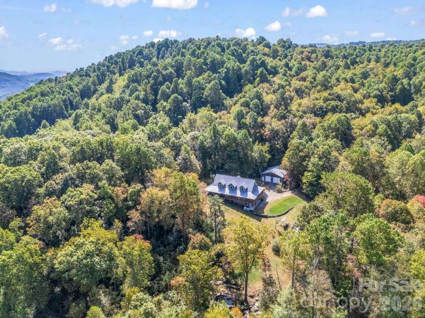 119 Mountain Bluff Trail, Hendersonville, NC 28792.  MLS# CAR4422233, YatesRealty ID 49280. Private mountain retreat
