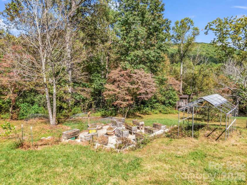119 Mountain Bluff Trail, Hendersonville, NC 28792.  MLS# CAR4422233, YatesRealty ID 49280. Raised-bed gardens