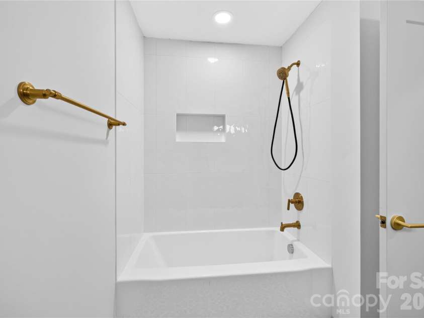 129 Mooreland Road, Mooresville, NC 28117.  MLS# CAR4422105, YatesRealty ID 49283. Full Bath 2
