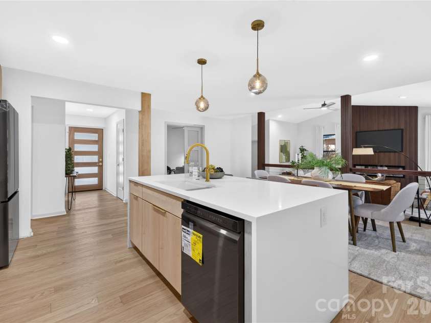 129 Mooreland Road, Mooresville, NC 28117.  MLS# CAR4422105, YatesRealty ID 49283. Kitchen 2