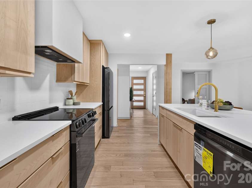 129 Mooreland Road, Mooresville, NC 28117.  MLS# CAR4422105, YatesRealty ID 49283. Kitchen
