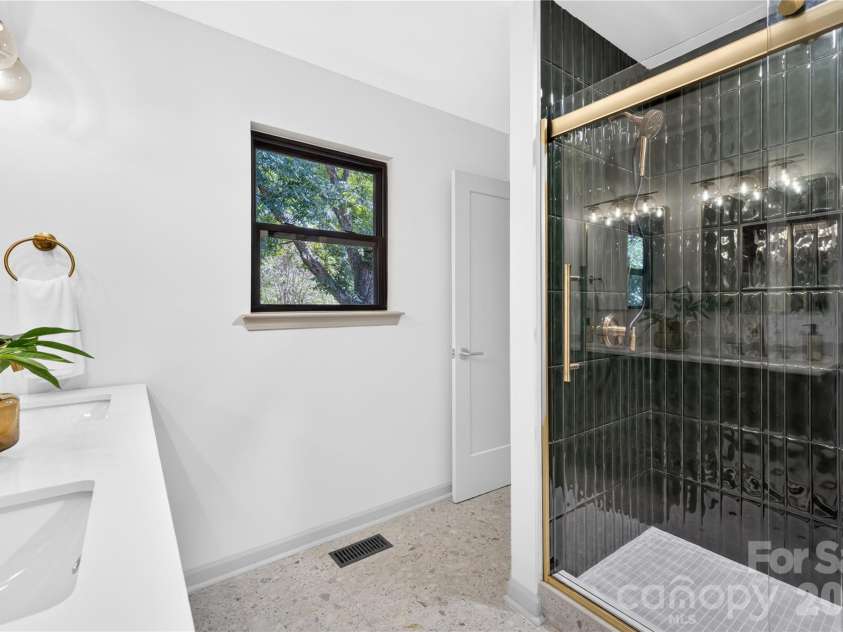 129 Mooreland Road, Mooresville, NC 28117.  MLS# CAR4422105, YatesRealty ID 49283. Primary bath 2