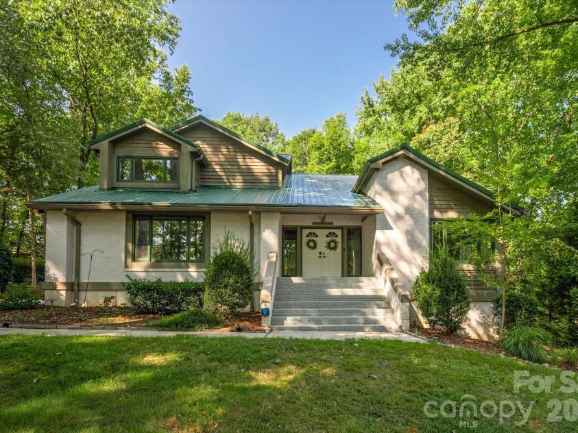 4418 Horseshoe Bend, Matthews, NC 28104.  MLS# CAR4420956, YatesRealty ID 49284. 
