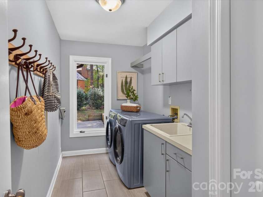 4418 Horseshoe Bend, Matthews, NC 28104.  MLS# CAR4420956, YatesRealty ID 49284. 