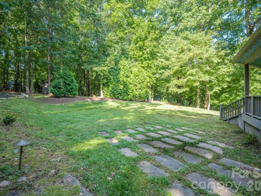 4418 Horseshoe Bend, Matthews, NC 28104.  MLS# CAR4420956, YatesRealty ID 49284. 