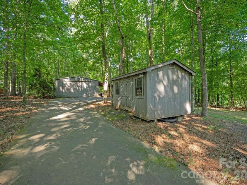 4418 Horseshoe Bend, Matthews, NC 28104.  MLS# CAR4420956, YatesRealty ID 49284. 